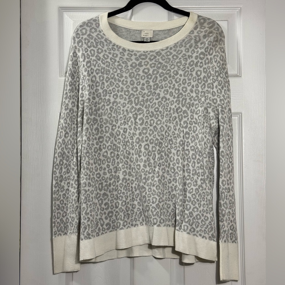 Snow Leopard Print Sweater XXL Gray Cream Neutral Cozy Pullover